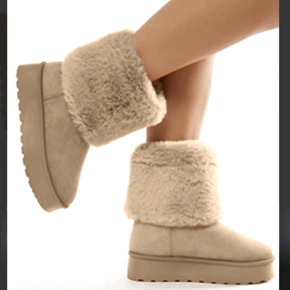 Women's Furry Slouchy Fluffy Shearing Round Toe Ankle Booties - Picture 1 of 3